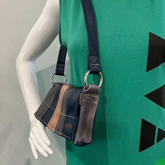 U.S.E.D. Upcycled Seatbelt Handbag - Picture 4 of 14